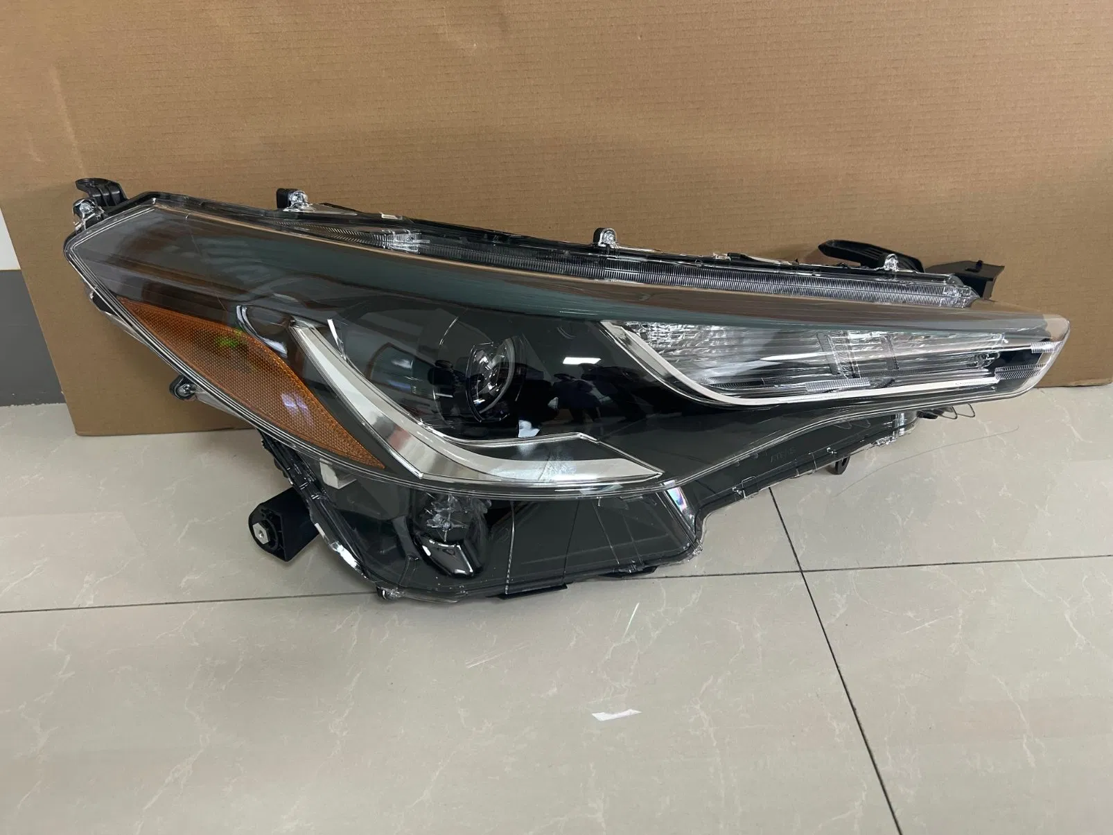 Wholesale Energy Efficient Car Accessories Long-Life Universal Auto Body Part LED Car Head Lamp for Toyota Cross 2021 Head Lamp Le