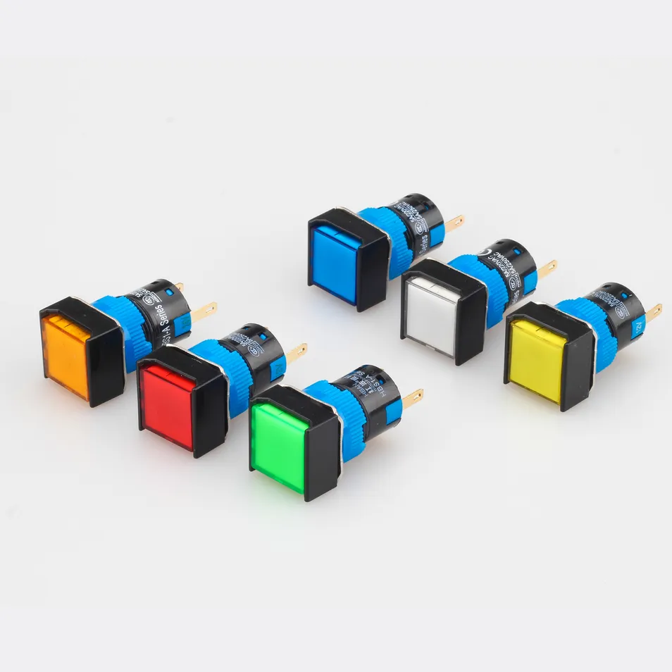 Outdoor Equipment Warning Lamp IP65 Waterproof Rating 16mm Plastic Square Signal Light