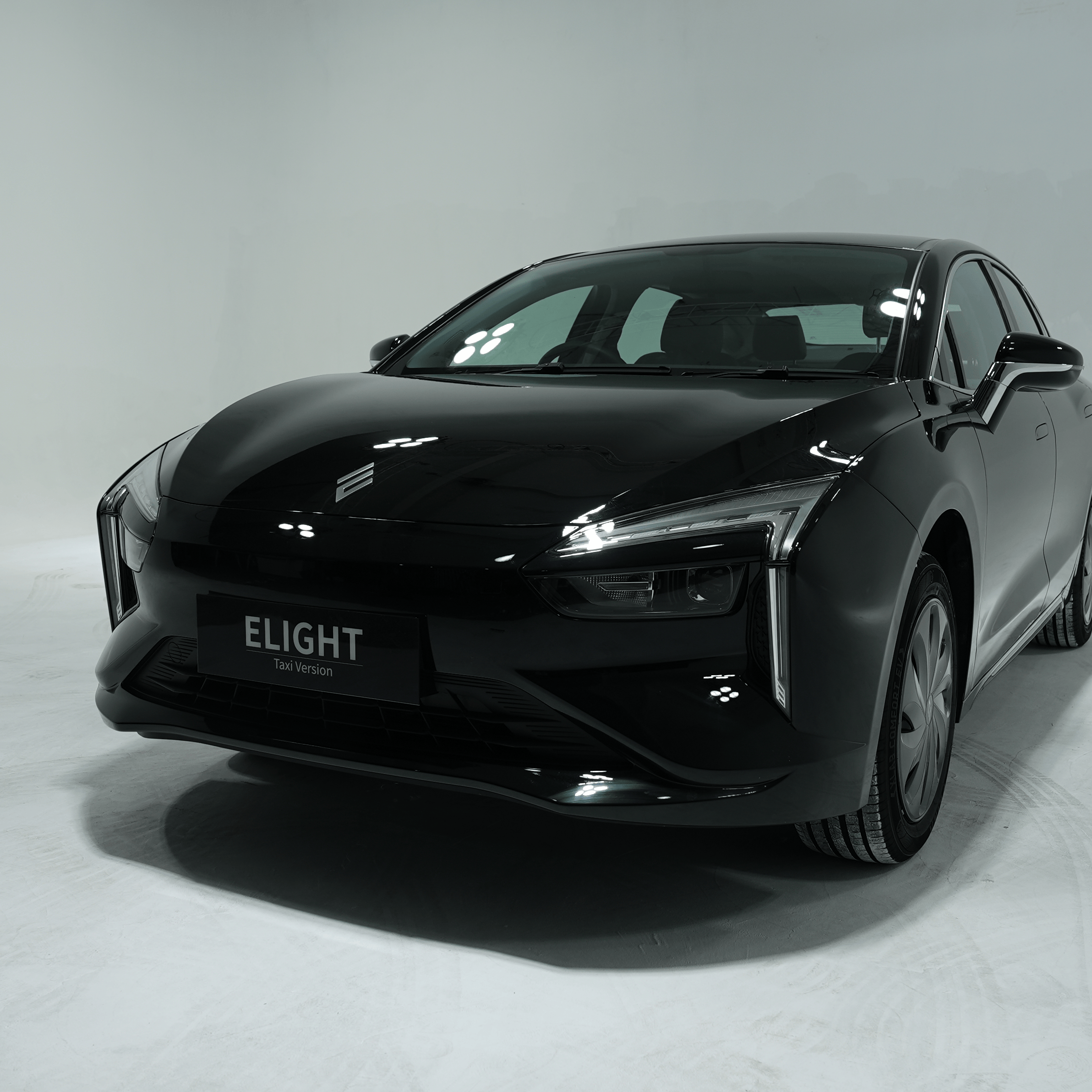 JMEV Stylish Dynamic Coupe EV Silver Hook LED Headlights Panoramic Sky Canopy EV Auto Weekend Outing Chinese EV