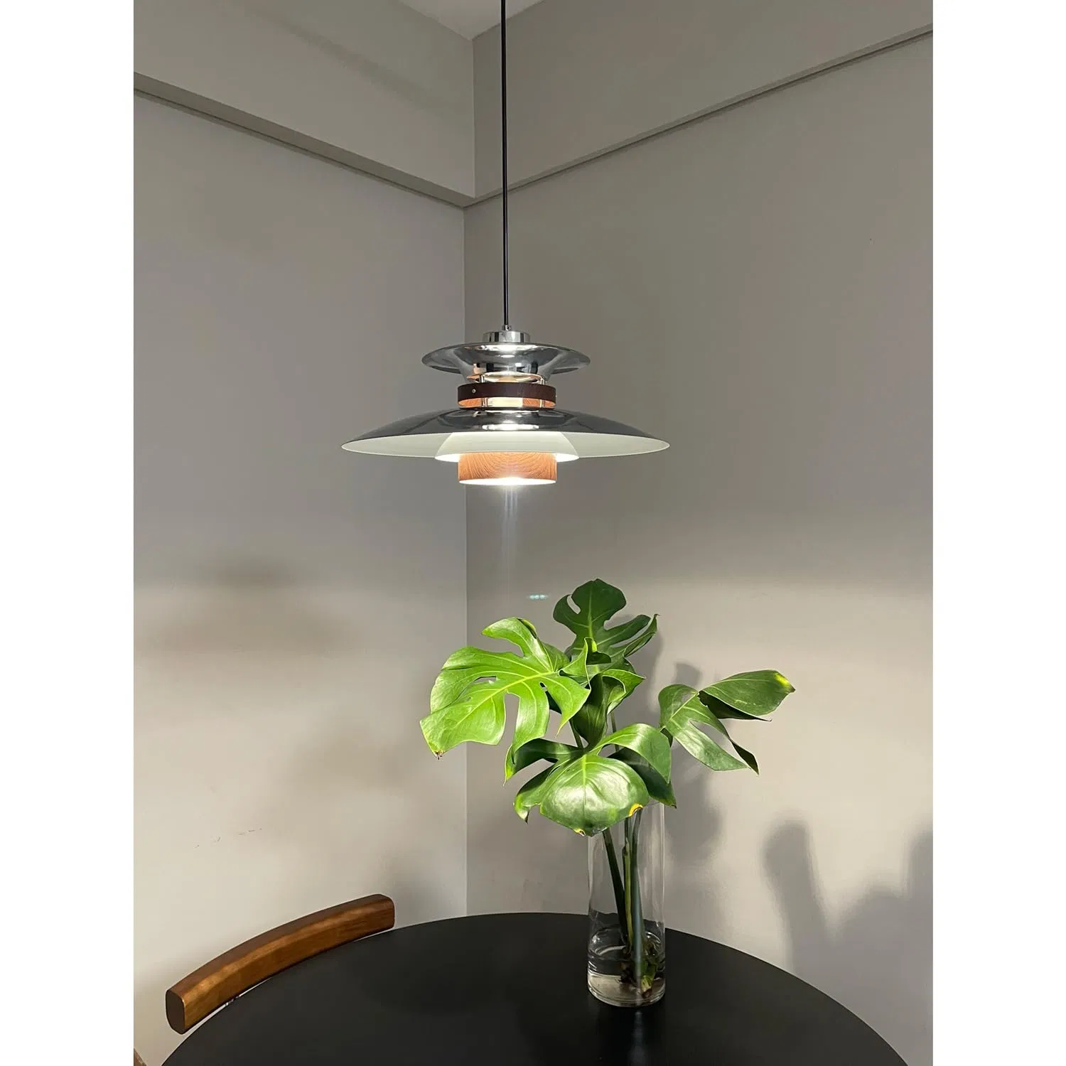 MID-Century Modern Layered Pendant Lamp: Retro-Futuristic Lighting for Contemporary Spaces
