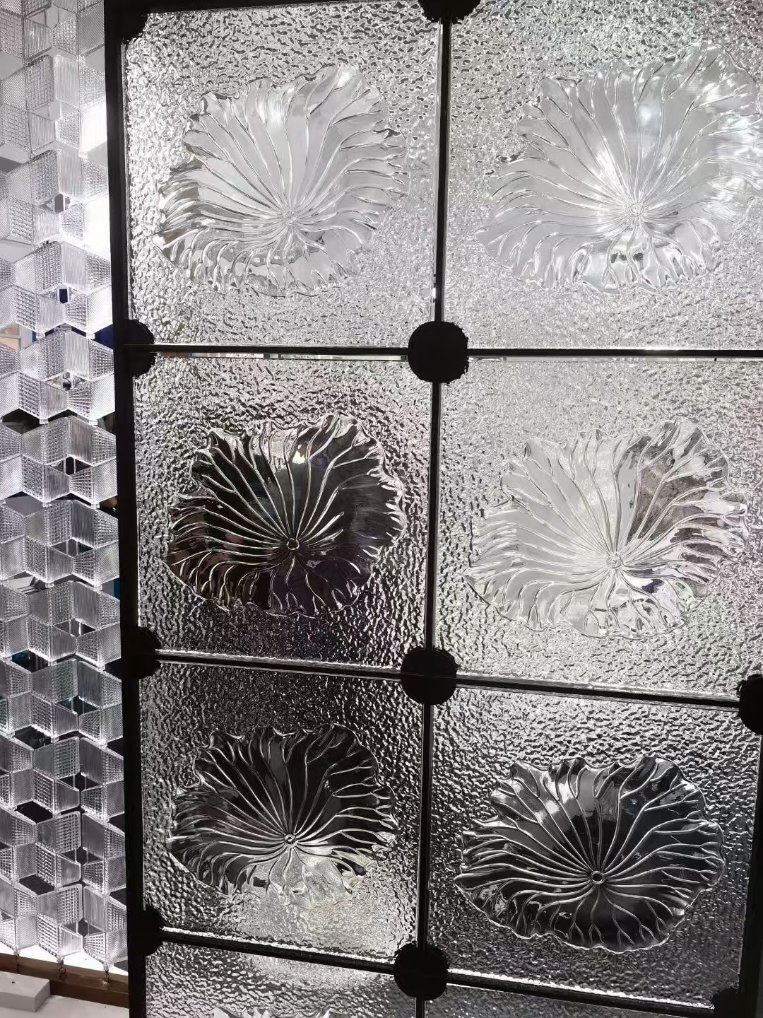 Premium Tempered Decorative Glass Featuring Trendy Clear Textured Design