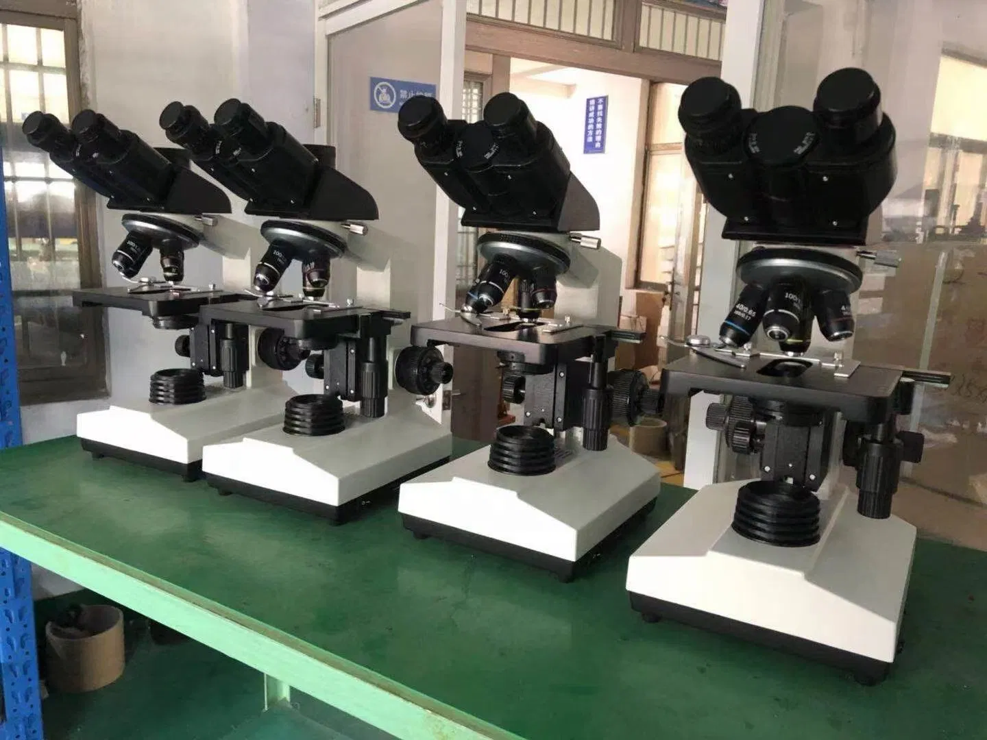 Biological Microscope with High Quality Achromatic Objectives and LED Lamp