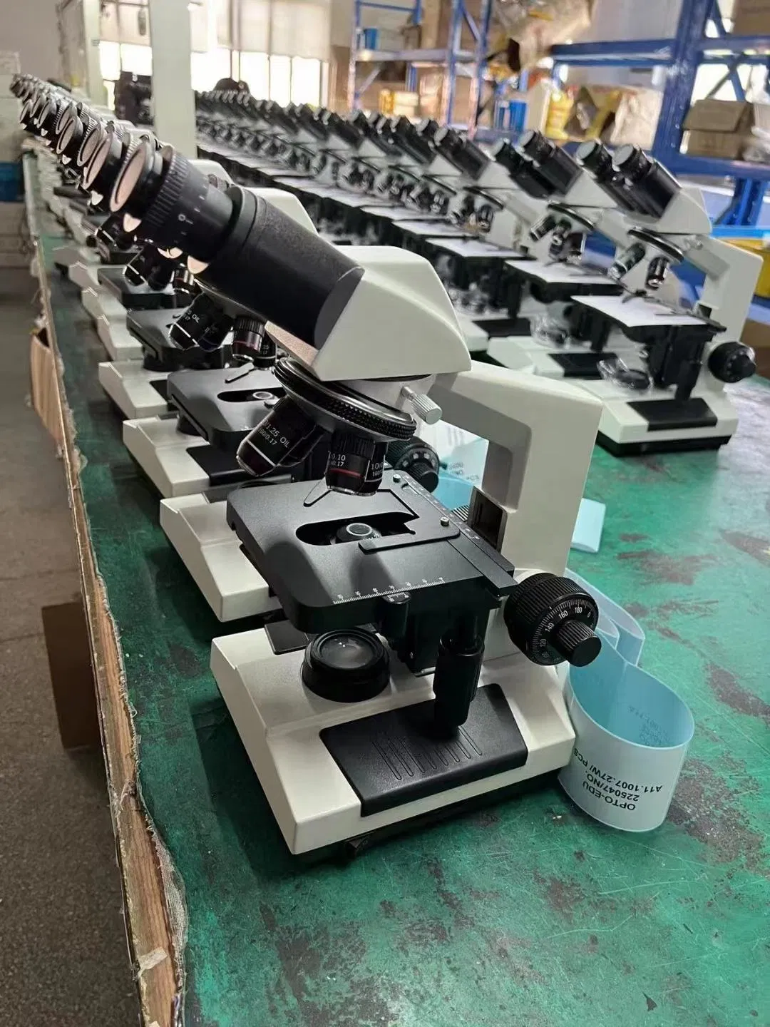 Biological Microscope with High Quality Achromatic Objectives and LED Lamp