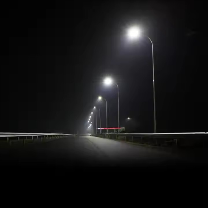 Outdoor LED Flood Lights Sensor Lamp with Remote Control High Brightness Dusk to Dawn Security IP65 70W Solar Street Light