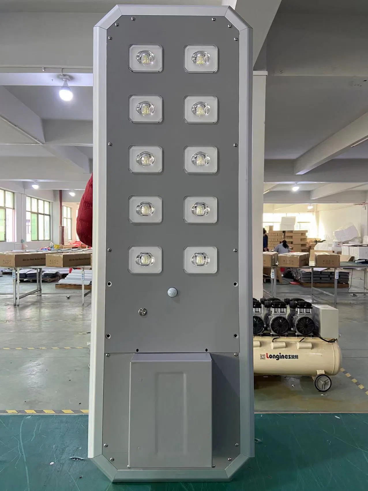 Commercial Grade 300W Solar LED Street Light with All in One Design for Parking Lot