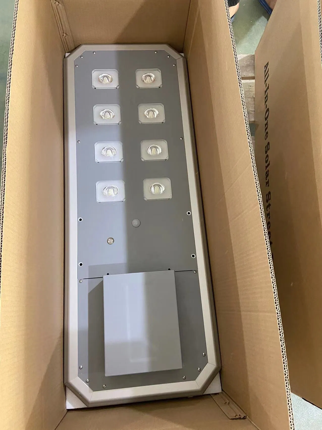 Commercial Grade 300W Solar LED Street Light with All in One Design for Parking Lot