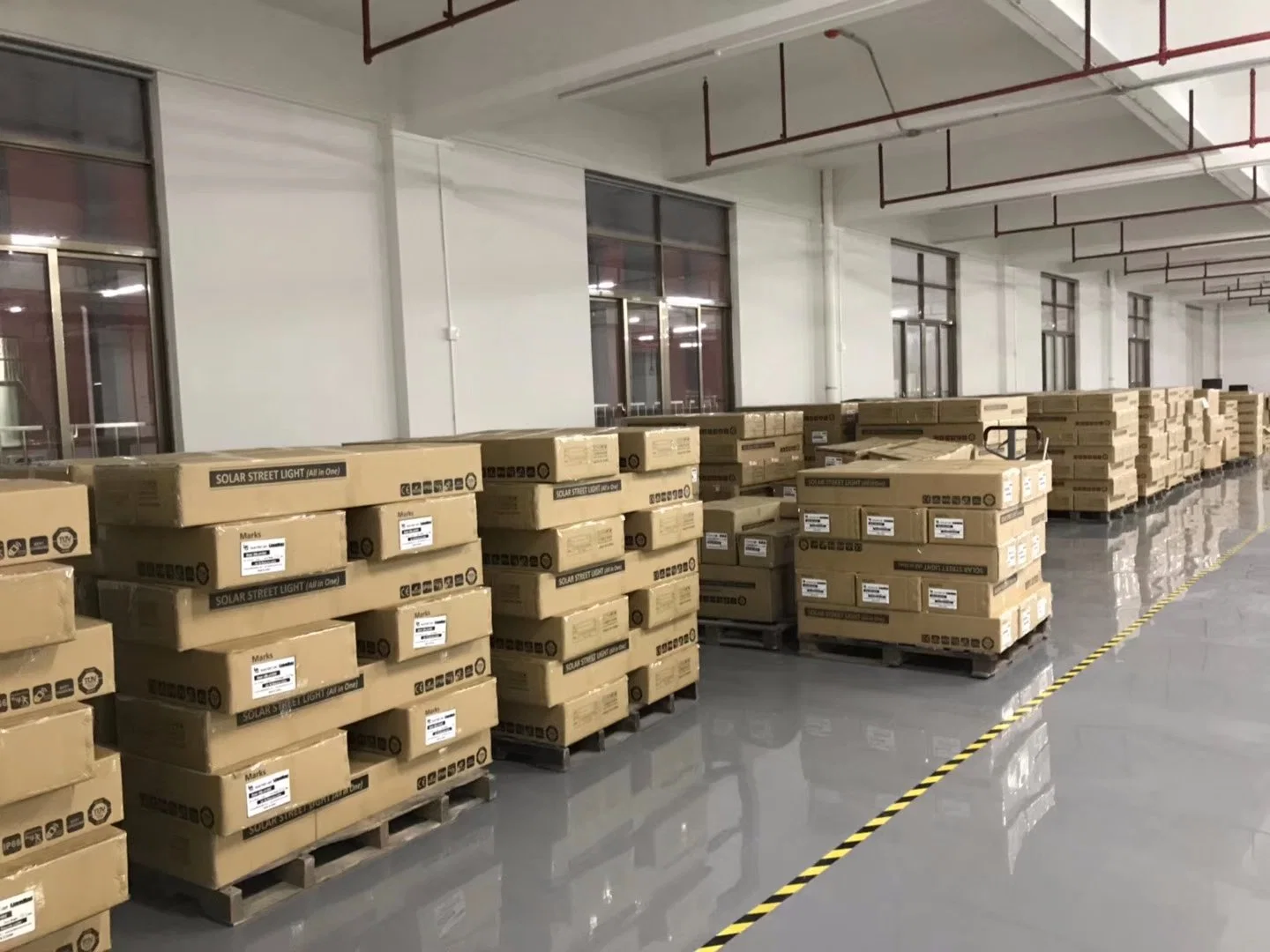 Energy Saving 5W-200W Integrated All in One LED Solar System Lighting Lamp Outdoor Street Garden Light with Smart Iot &amp; CCTV Camera