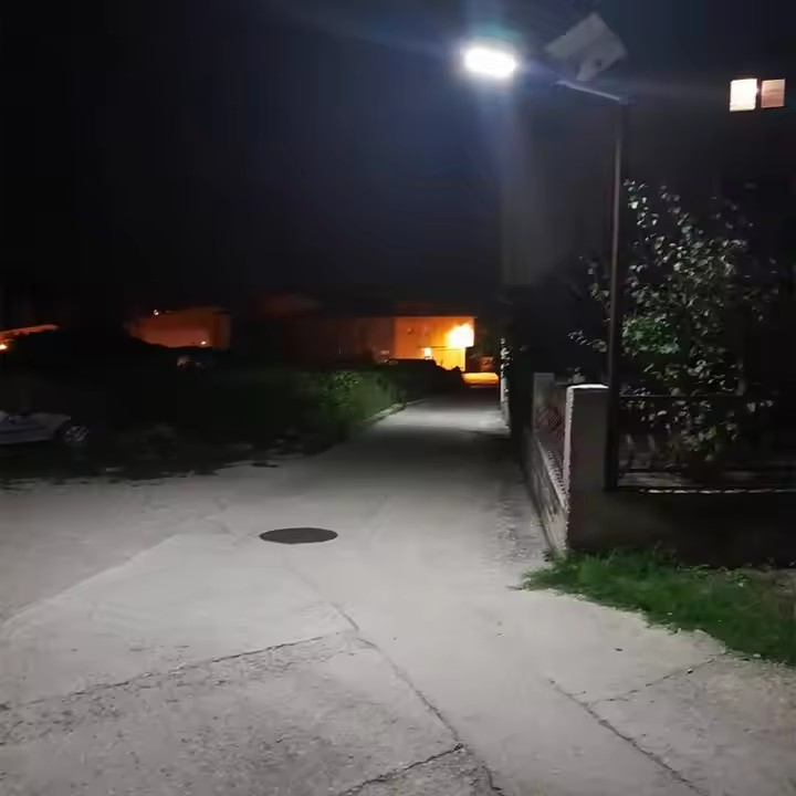 LiFePO4 Batteries Outdoor Waterproof 200W 300W 400W 500W 1000W 2000W IP67 Aluminum All in Two Solar Street Light