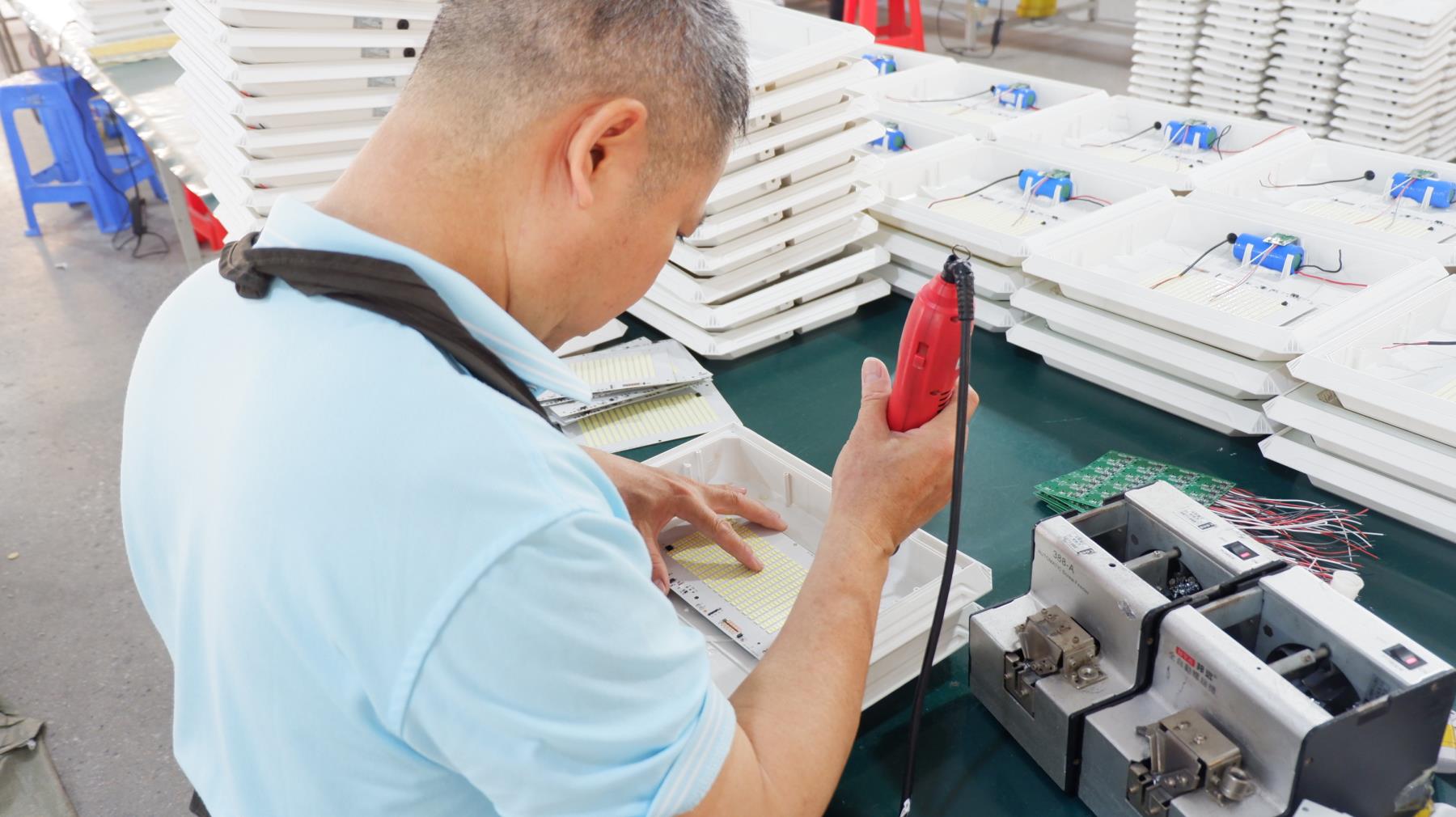 General assembling line for LED lighting fixtures at NexLt