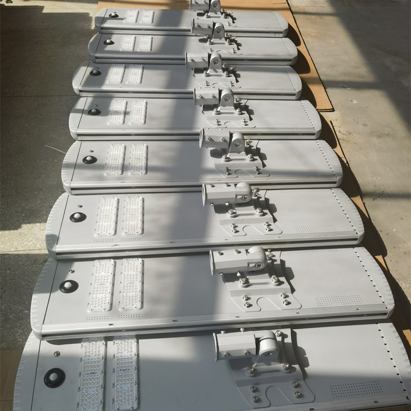 High Quality 30w 50w 60w 90w 100w 150w Automatic Auto Clean Self Cleaning Solar Street Light