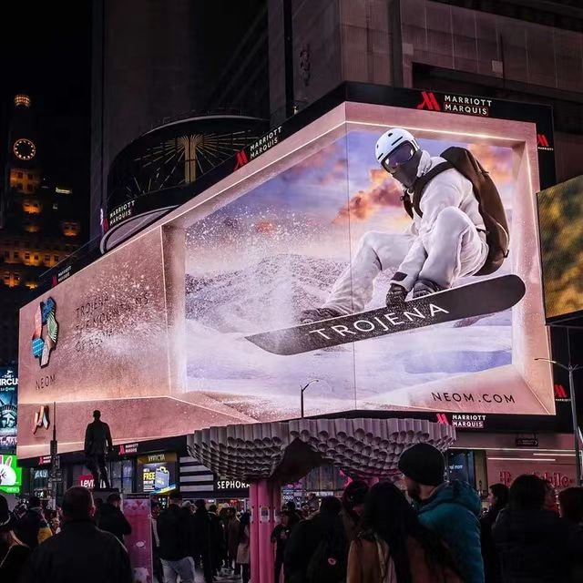 Impressive HD 3D Effect Outdoor Advertising LED Billboard Display P10 IP65 Waterproof 5000cd Brightness Exterior Led Screen