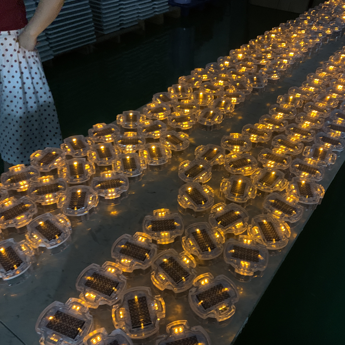 IL300 Solar Road Stud Waterproof IP68 Embedded LED Highway Safety Reflective Pavement Marker Lights Solar Road Marker
