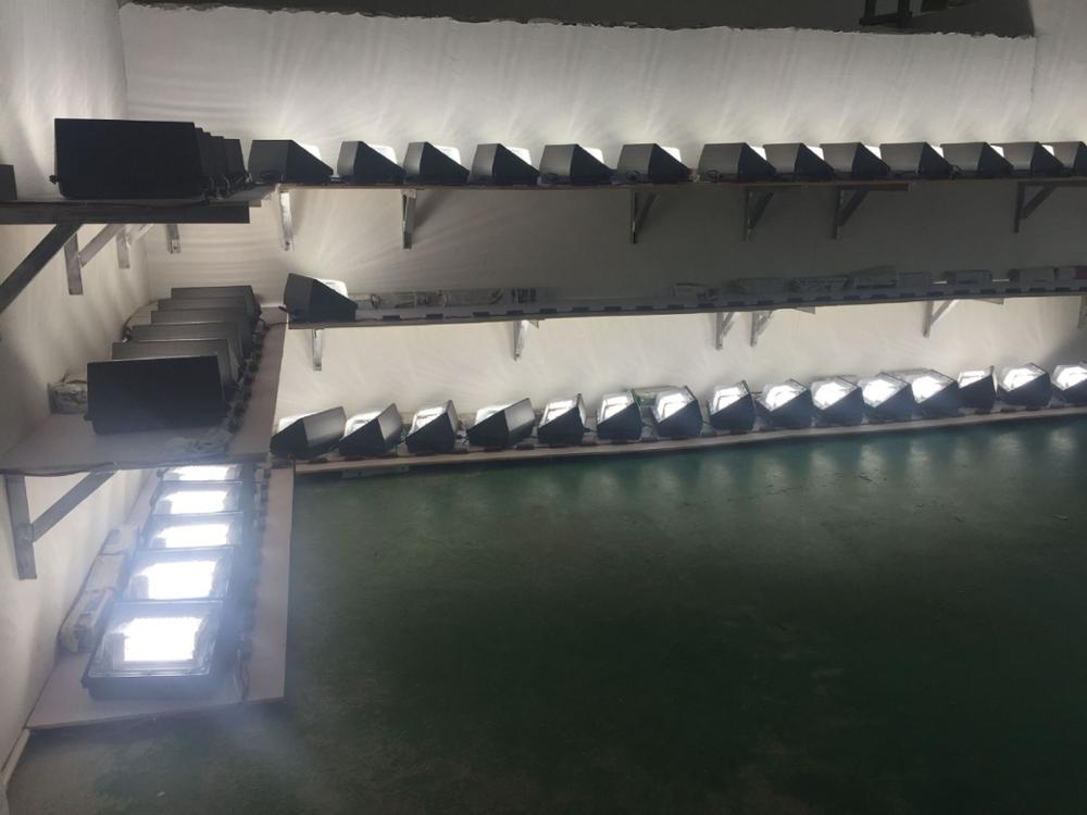 LED Wall Pack Light 80w HPS/HID Equivalent Outdoor Warm White Aluminum Base PC Body Waterproof Square Design for Garden