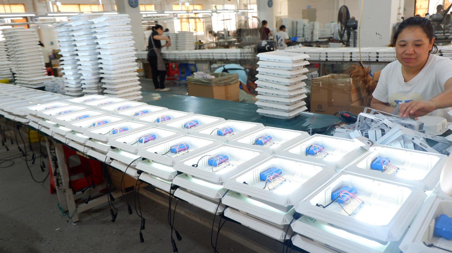 Aging test and final inspection of LED street lamps at NexLt factory
