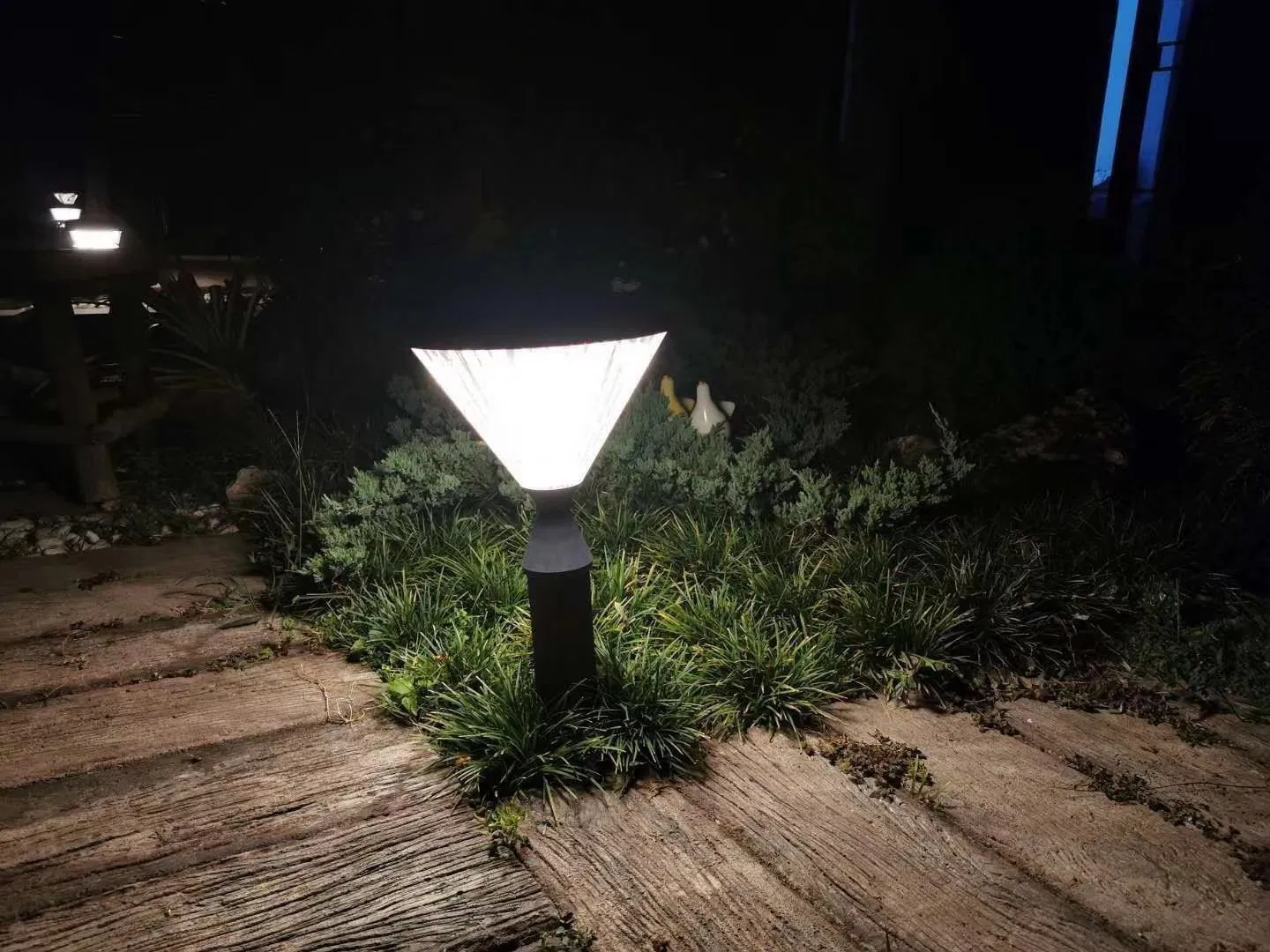 Newskypower All in One Lamp Garden Solar LED Lawn Light Solar Powered Outdoor Waterproof Decoration Lighting