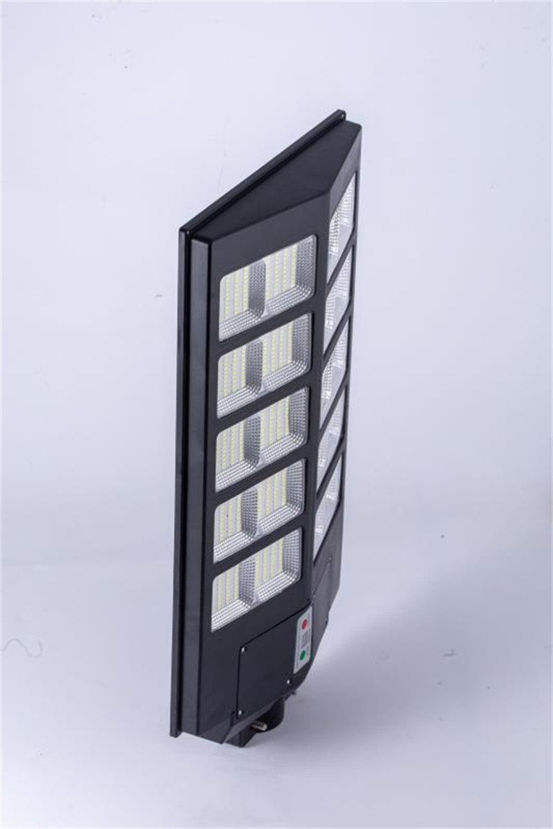 China Factory IP65 Outdoor LED Floodlight Solar 400W/500W 6V 30W Polycrystalline Silicon Garden/Yard/Street Light