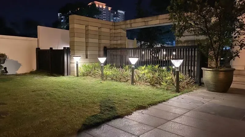 Solar LED Lawn Light