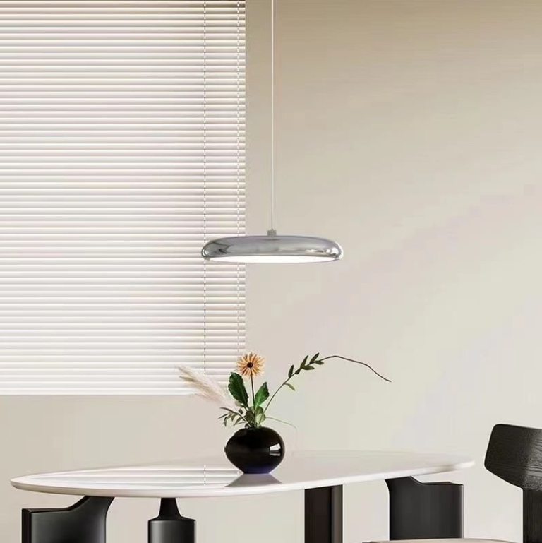 Vintage-Inspired Chic Ceiling Pendant Lighting for Dining Rooms