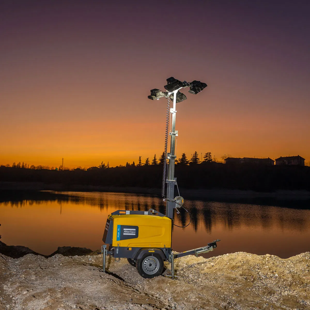 Atlas Eco-Friendly Ms4 Solar-Powered Lighting Truck with Strong Charging Capacity