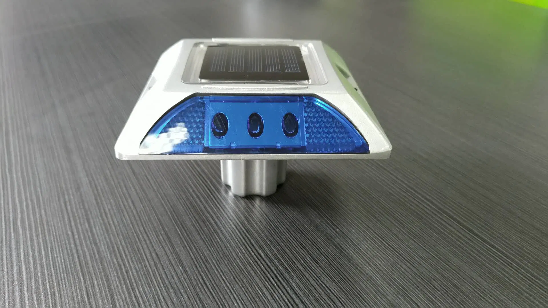 Solar Powered Road Stud Aluminum High Quality Made in China LED Garden Lighting and Circuitry Design
