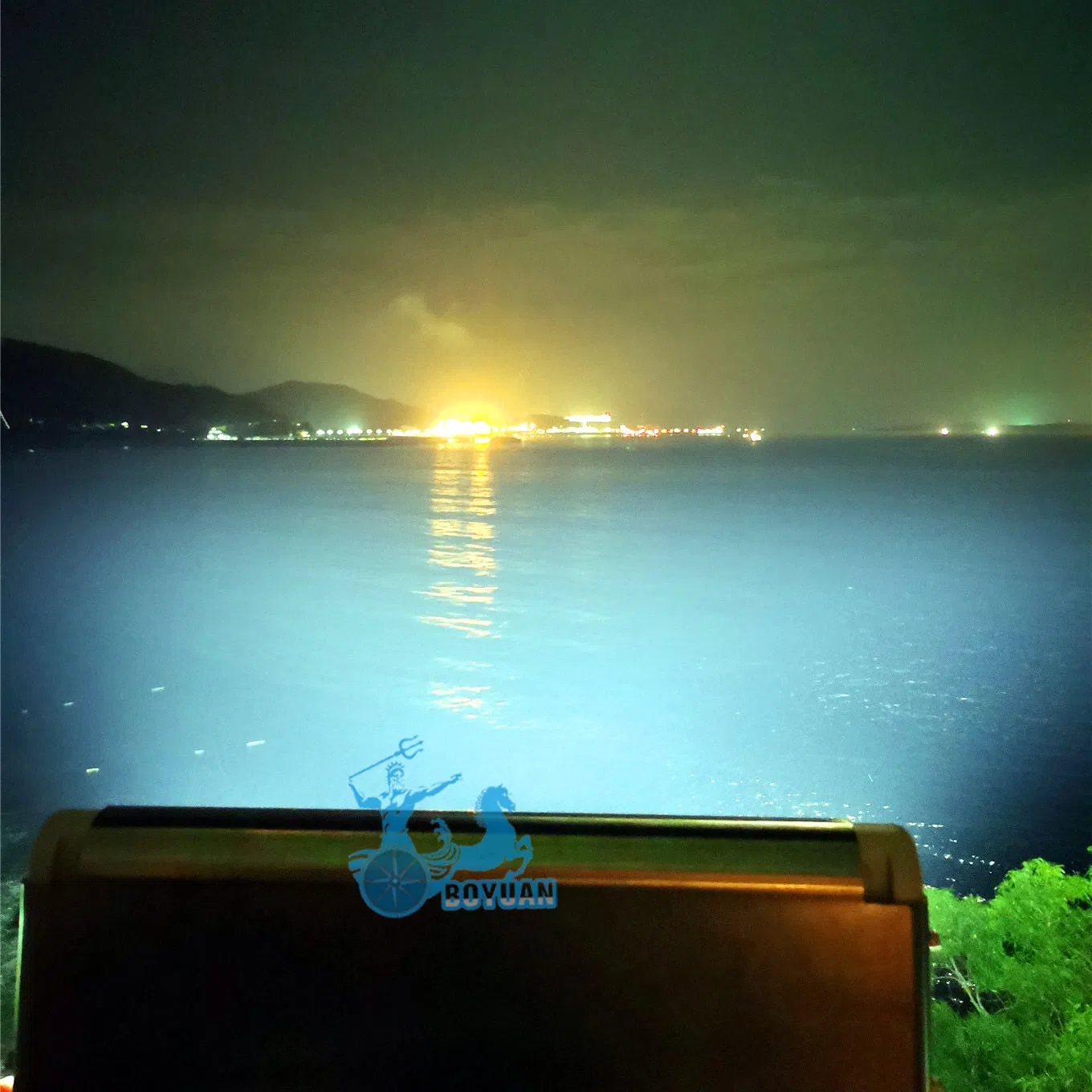 Marine-Grade LED Floodlight for Aquaculture and Fish Farms, 50-1200W, IP68 Waterproof, Ik10 Stainless-Steel Hardware and Multiple Beam Options for Coastal Use