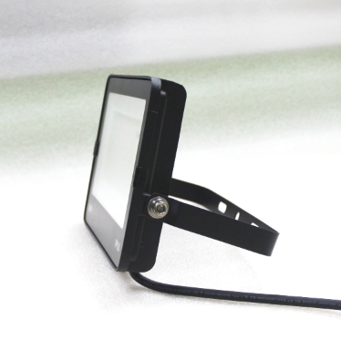 Manufacturer's Outdoor RGB LED Flood Light Die-Cast Aluminum Remote Control for Color Changing Landscape Lighting IP66 Rated