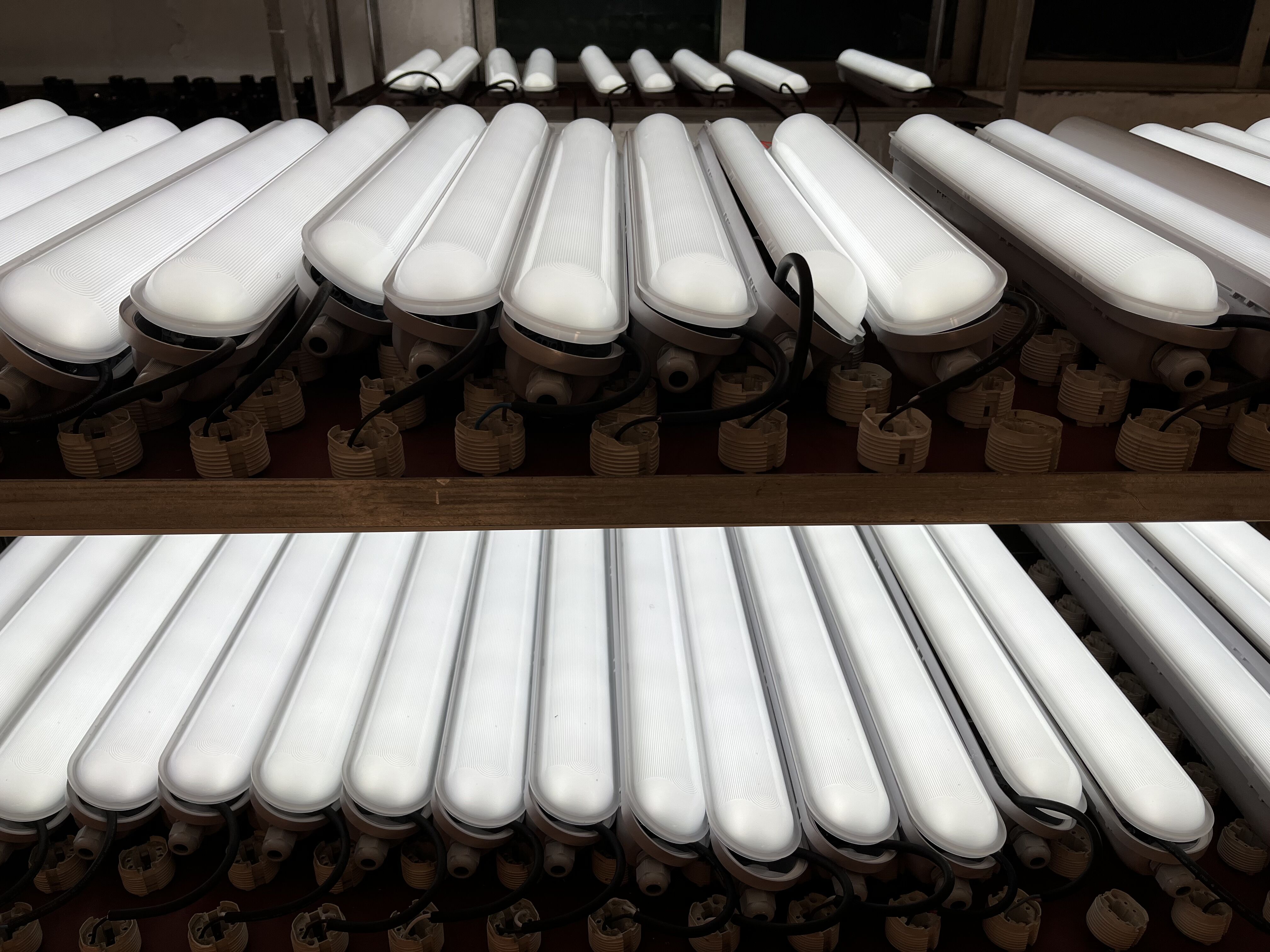 40W Vapor Tight Fixture 4 ft LED Light Tube 4800lm Sealed LED Light Fixtures Industrial-grade LED Tri-proof Lighting