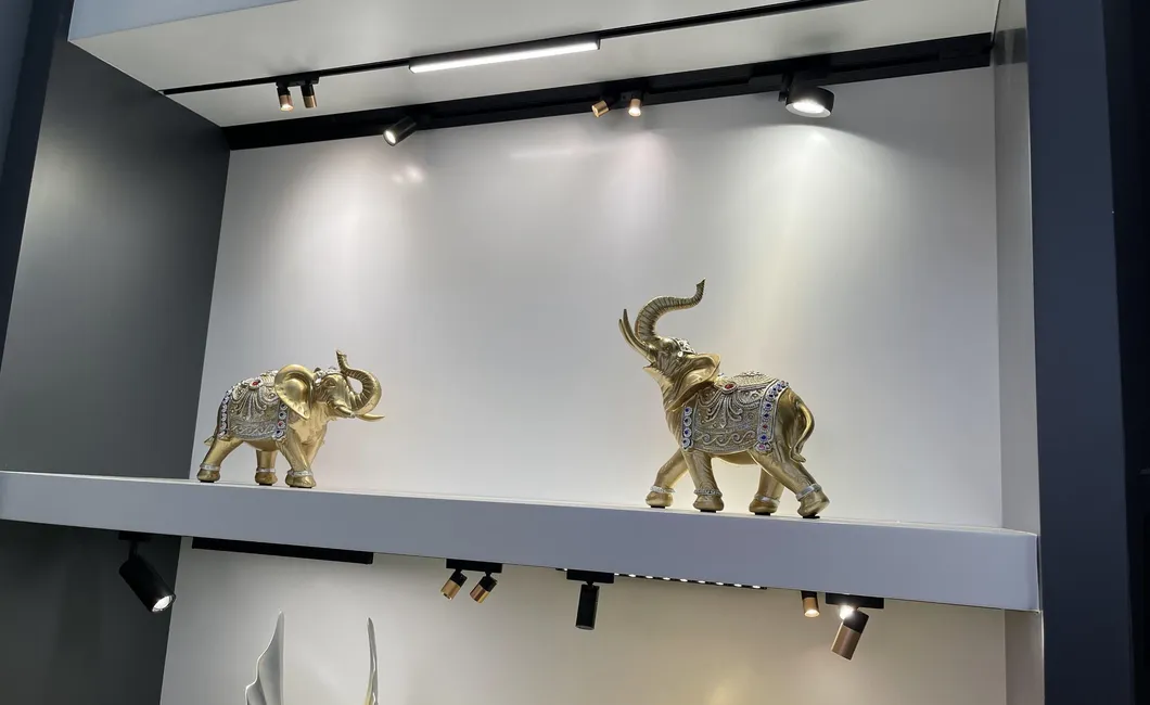 Surface DC24V Smart System Magnet Ultra Thin Mini Size Magnetic LED Track Light Spotlight for Home Showcase Luxury Jewelry Cabinet