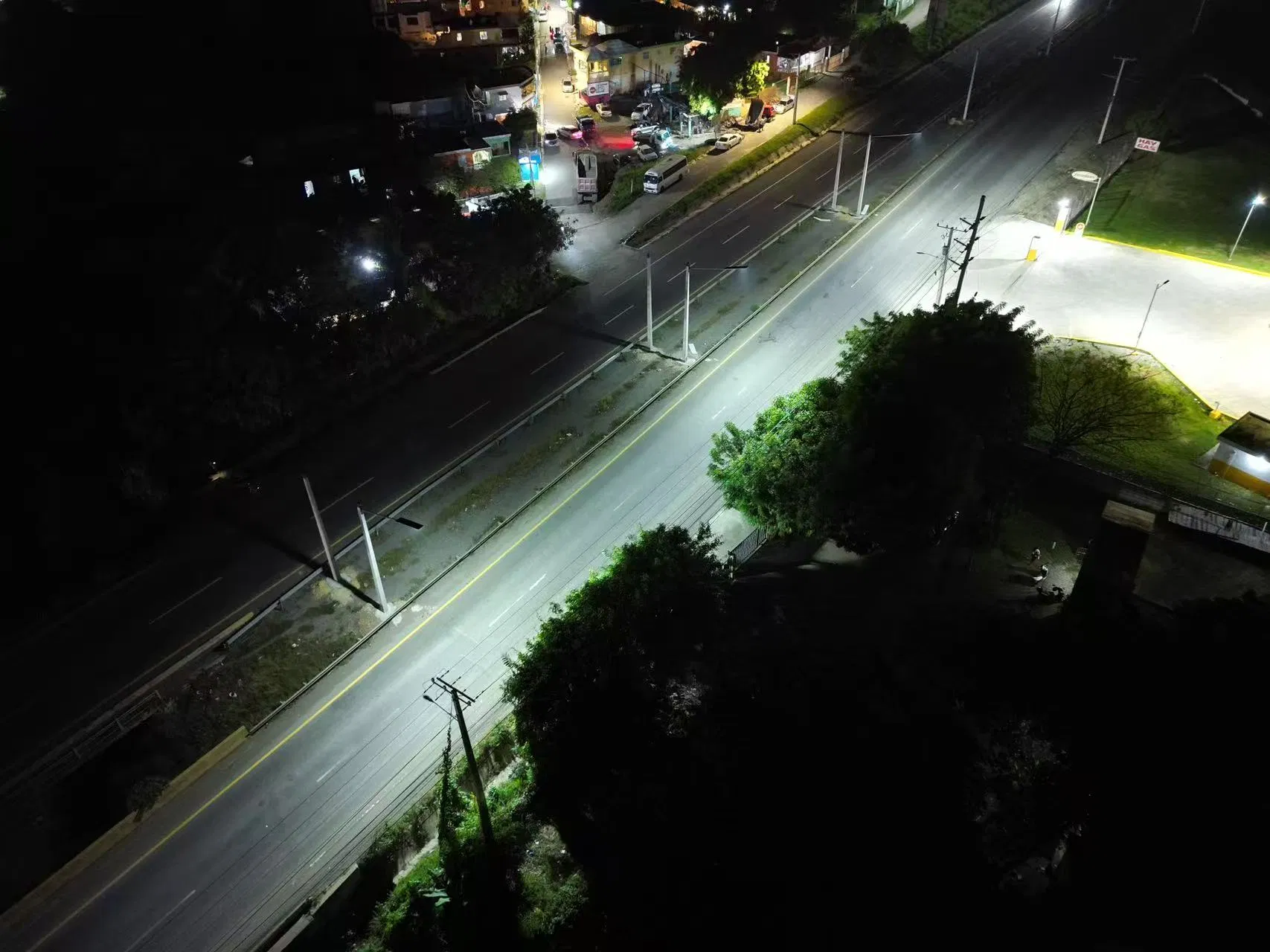 High Capacity Battery Integrated Solar Street Light Industrial LED 30W 40W 60W 80W 100W 120W MPPT Controller for Public Road