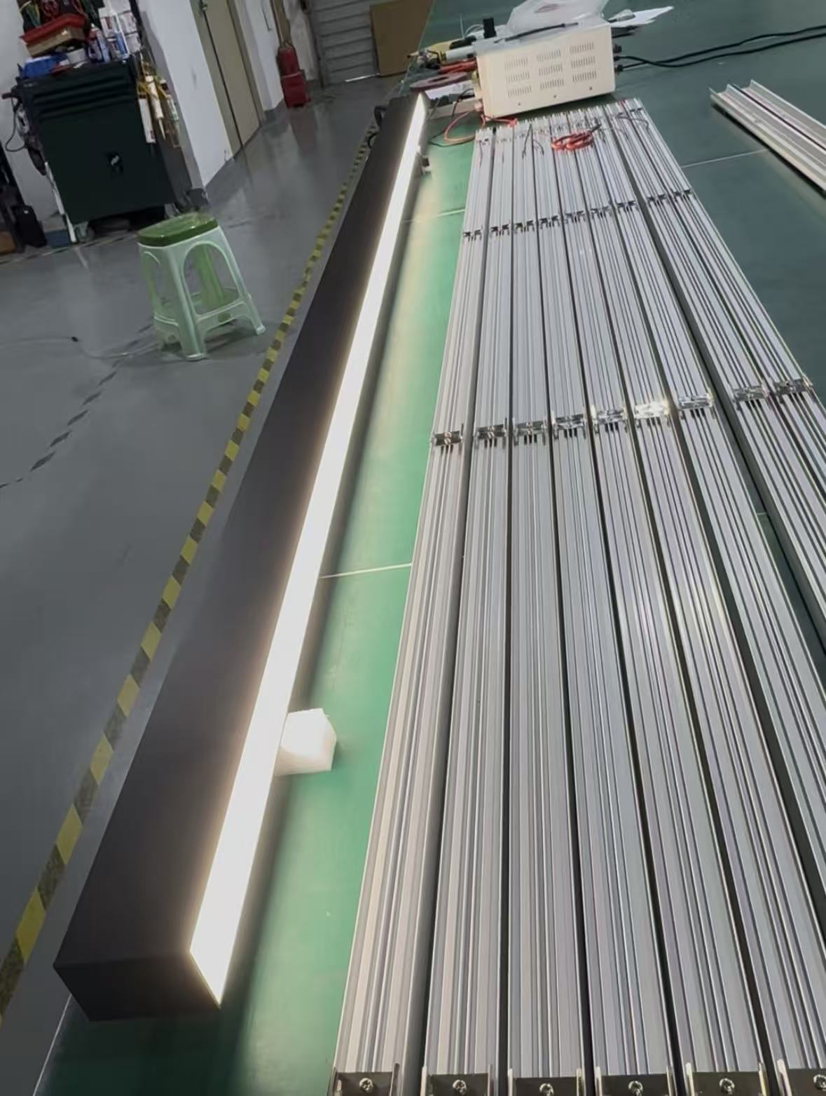 20W-80W Dimmable LED Linear Ceiling Light Suspended Linkable Aluminum Profile Bar Light for Office &amp; School Lighting
