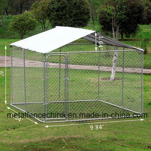 Cercado para cães ao ar livre em corrente com casa e canil