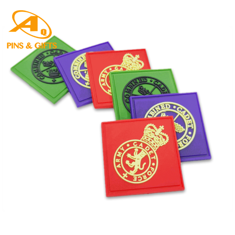 Atacado de Fábrica da China Acessórios de Vestuário Personalizados Etiqueta Woven de Poliéster de Alta Densidade Tag de Borracha de Silicone