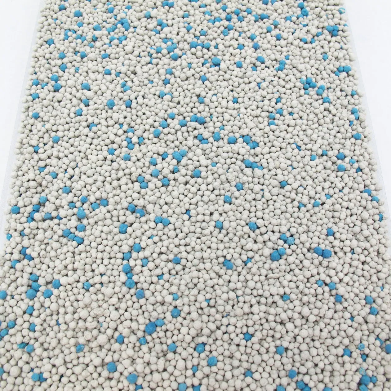Areia para Gato de Argila Azul, Bentonita, Minérios Domésticos, Partículas de Carvão Ativado, Acessório para Animais de Estimação, Absorvente de Agregação Orgânica