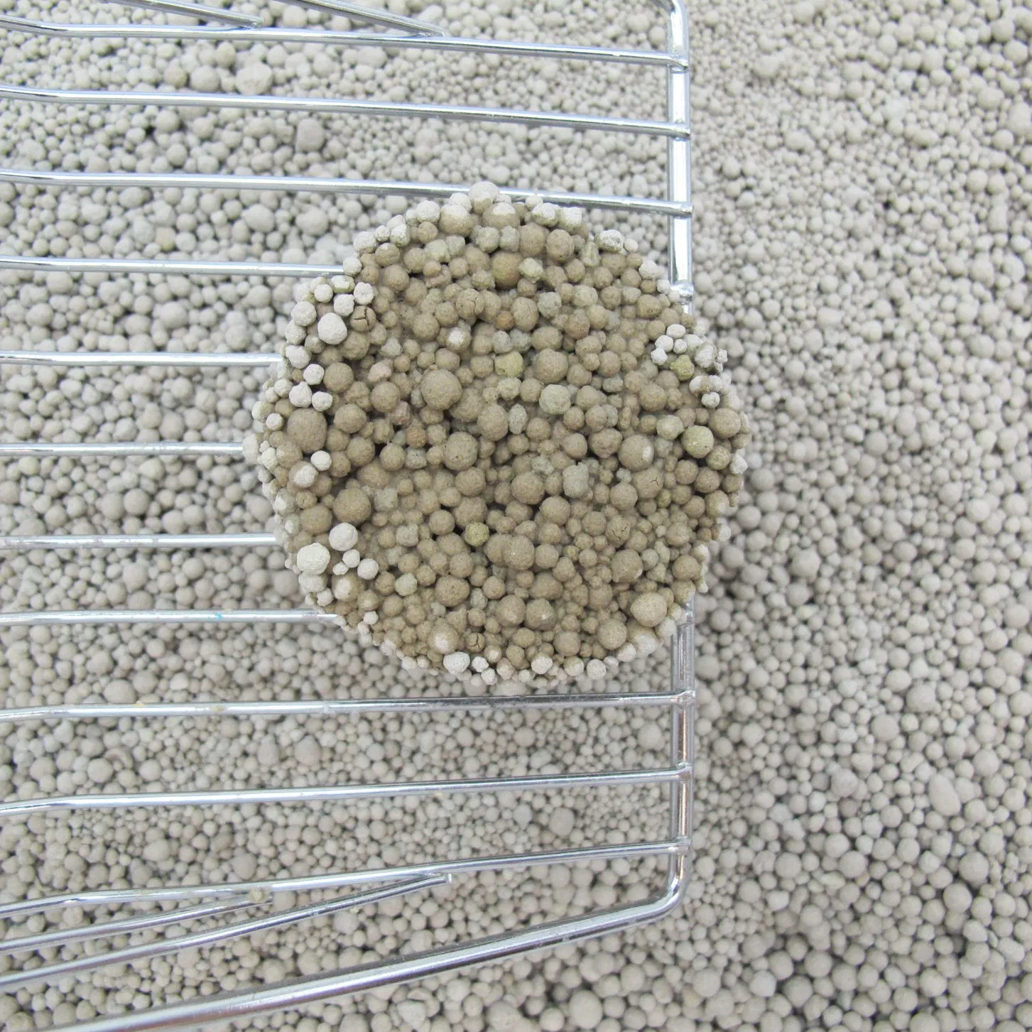 Agregação Forte, Fácil de Coletar, Duradouro 1-4mm &amp; 0.5-2.5mm Areia para Gato de Argila Bentonita, Acessórios para Animais de Estimação