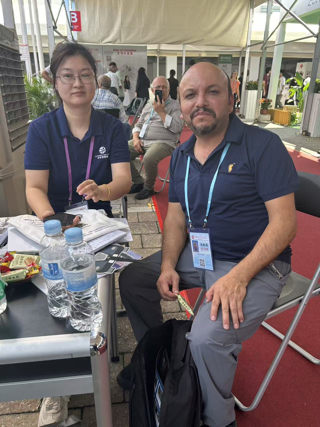 Li Mao Tong at global motor show — new energy vehicle display