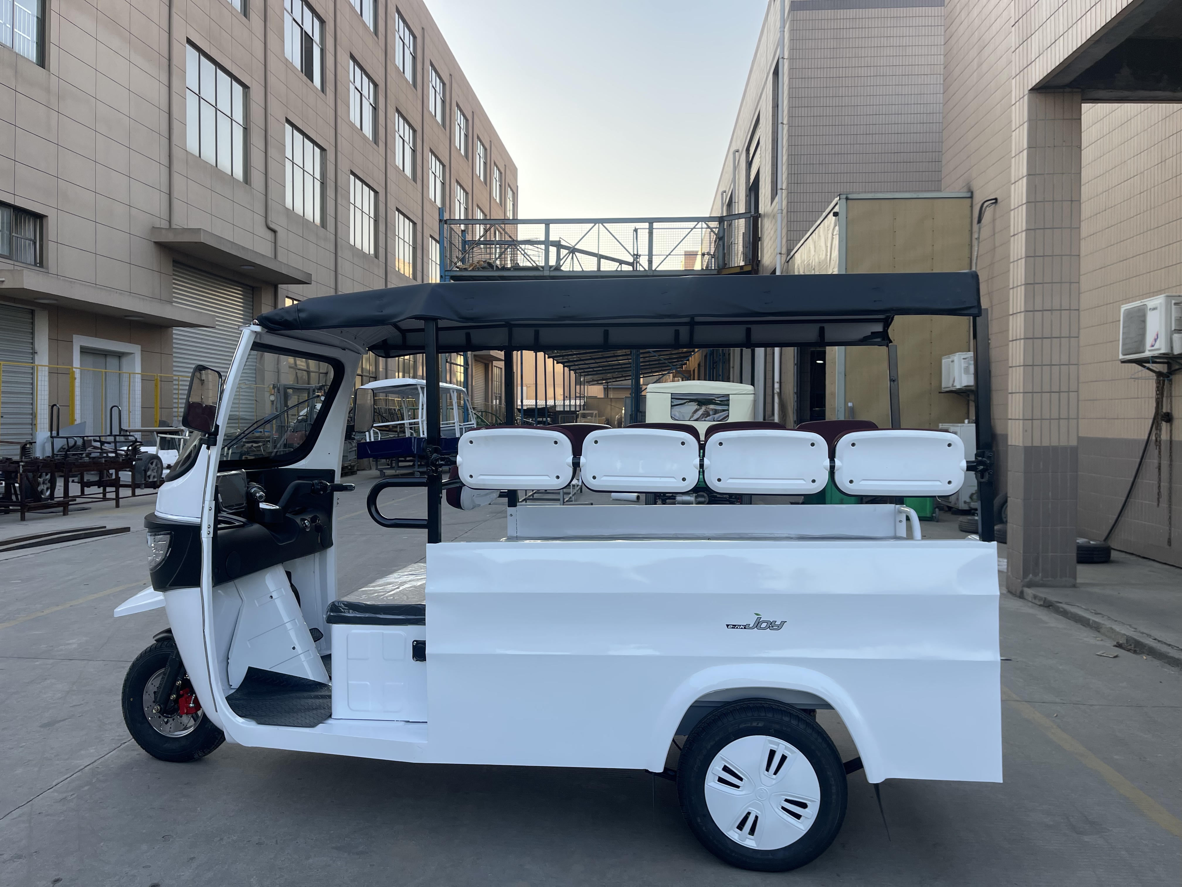 China Leading  White Side seat passenger vehicle Electric Tricycle Supplier, Suppliers