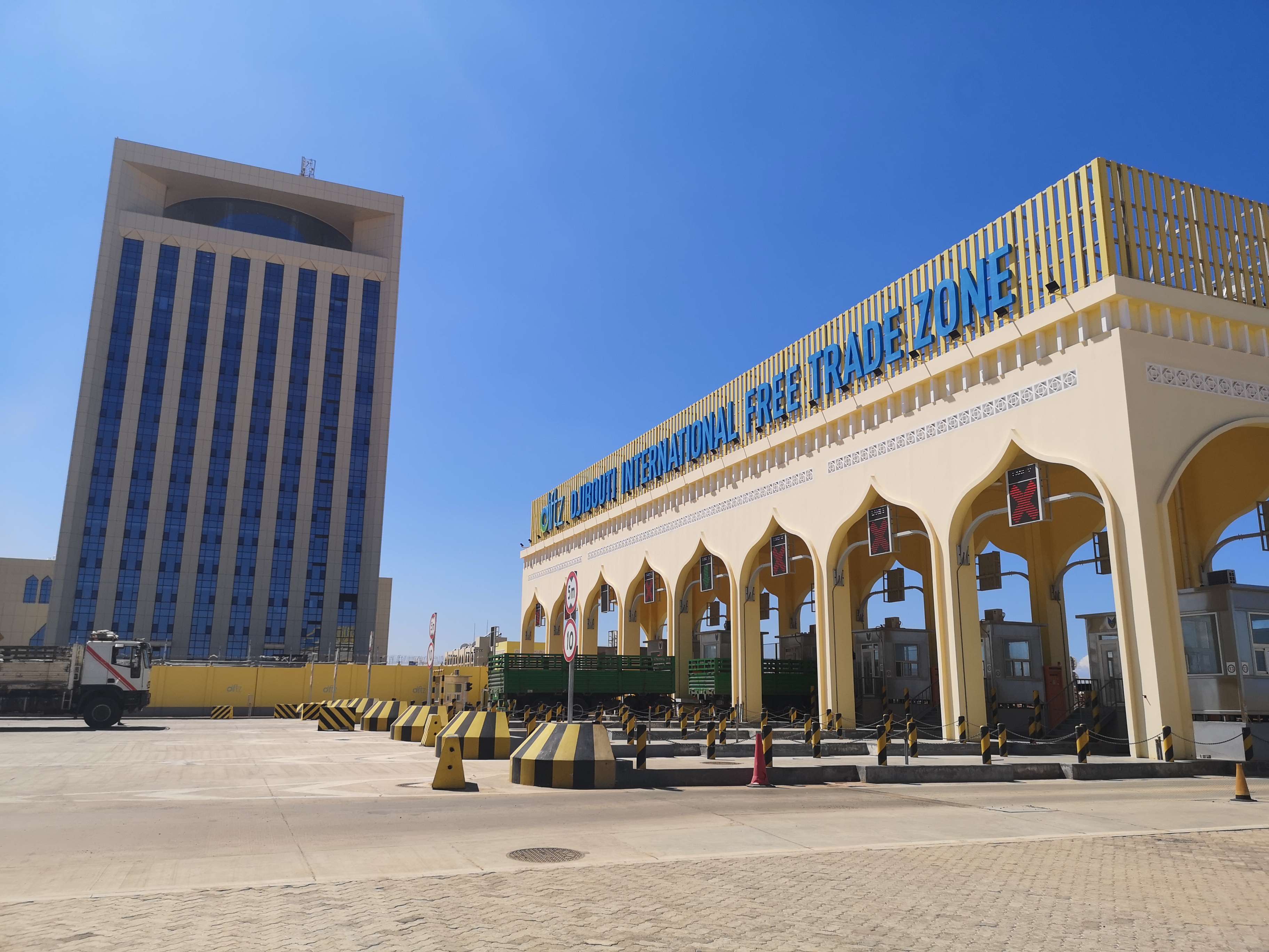 Djibouti overseas warehouse — Li Mao Tong Africa distribution center