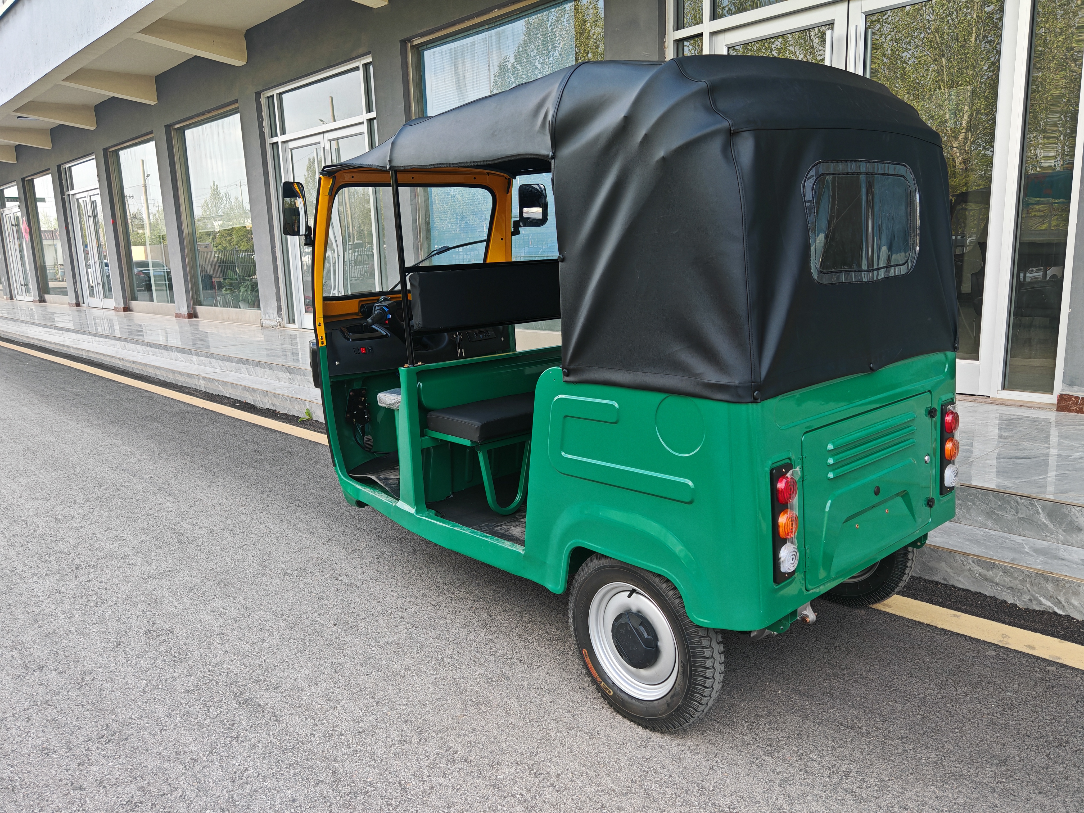 High-Quality Electric Three-Wheel Passenge Tuktuk Taxi Manufacturers, Supplier