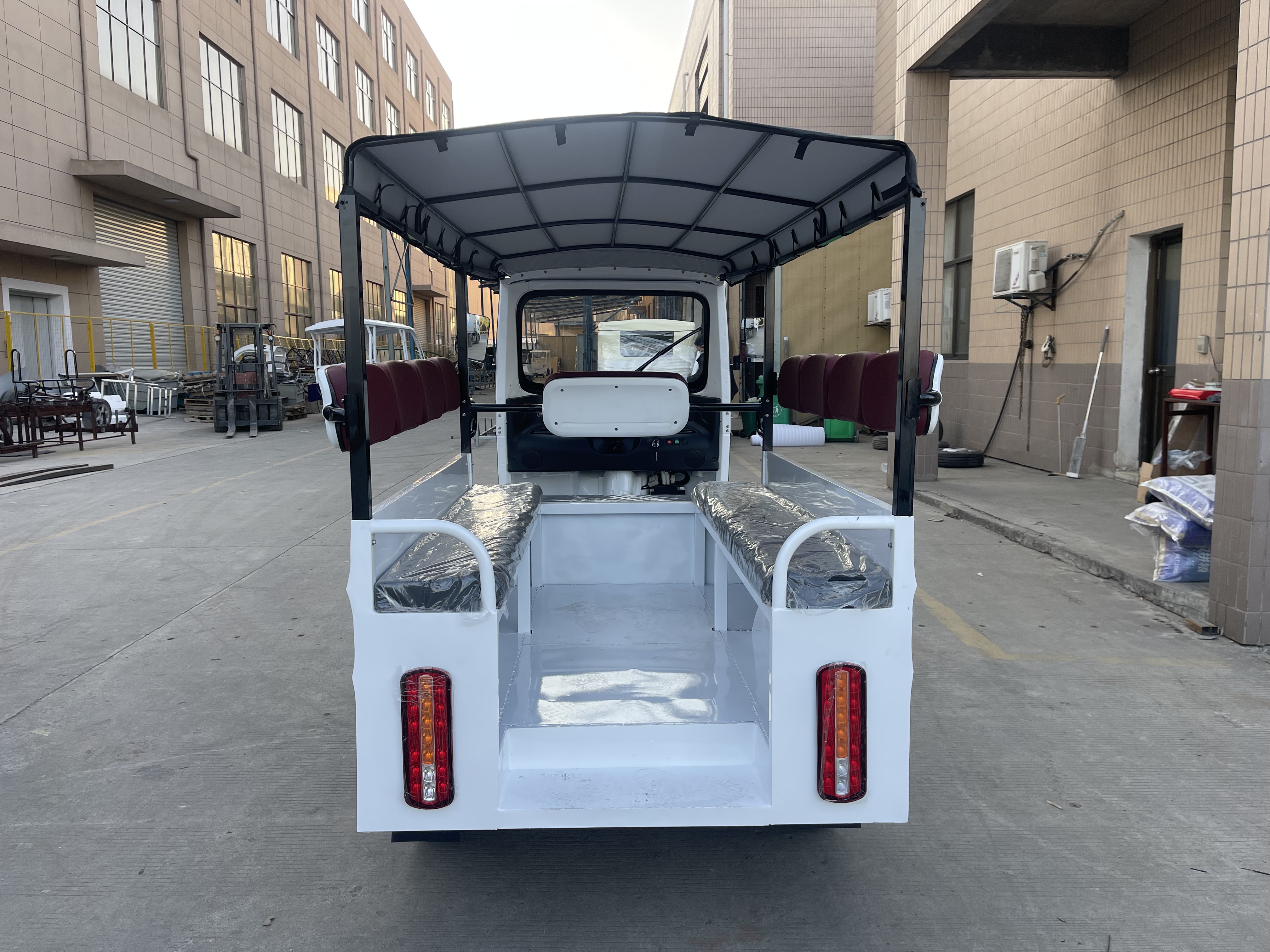 China Leading  White Side seat passenger vehicle Electric Tricycle Supplier, Suppliers