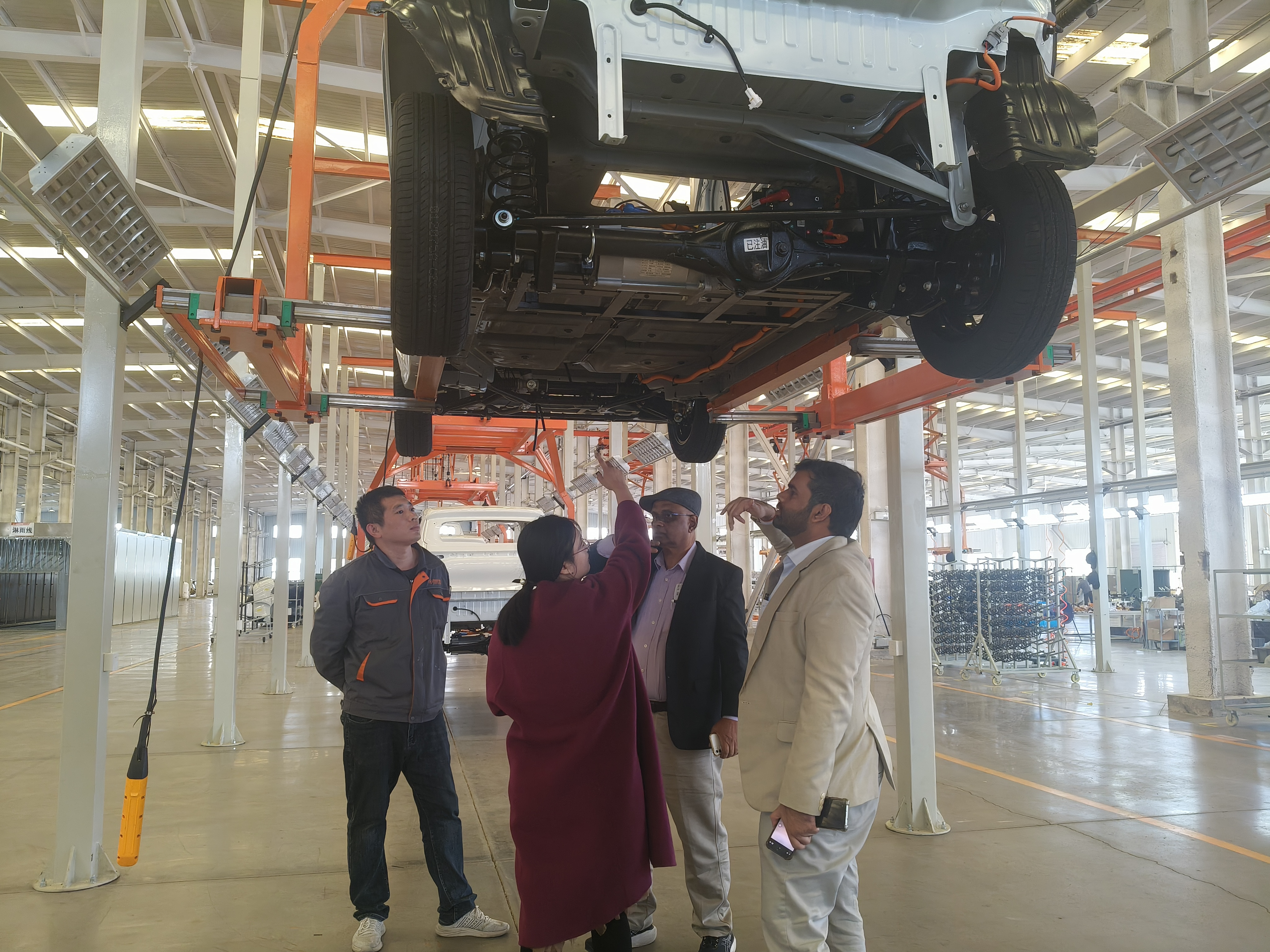 Overseas buyer factory inspection at Li Mao Tong Group manufacturing base
