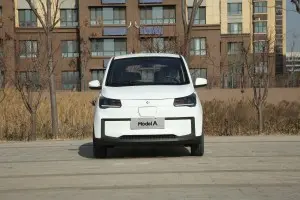High Range 220-240km Solar Electric Vehicle Model A