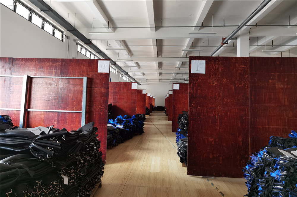 Funjump sewing workshop - UV-resistant PP mat fabric cutting