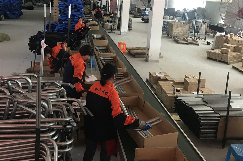 Funjump packaging workshop - trampoline export carton packing