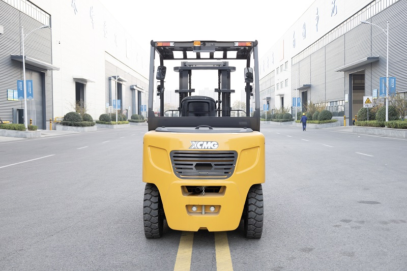 XCMG Manufacturer 5 Ton Diesel Forklift Multi-Directional Lift Machine Price