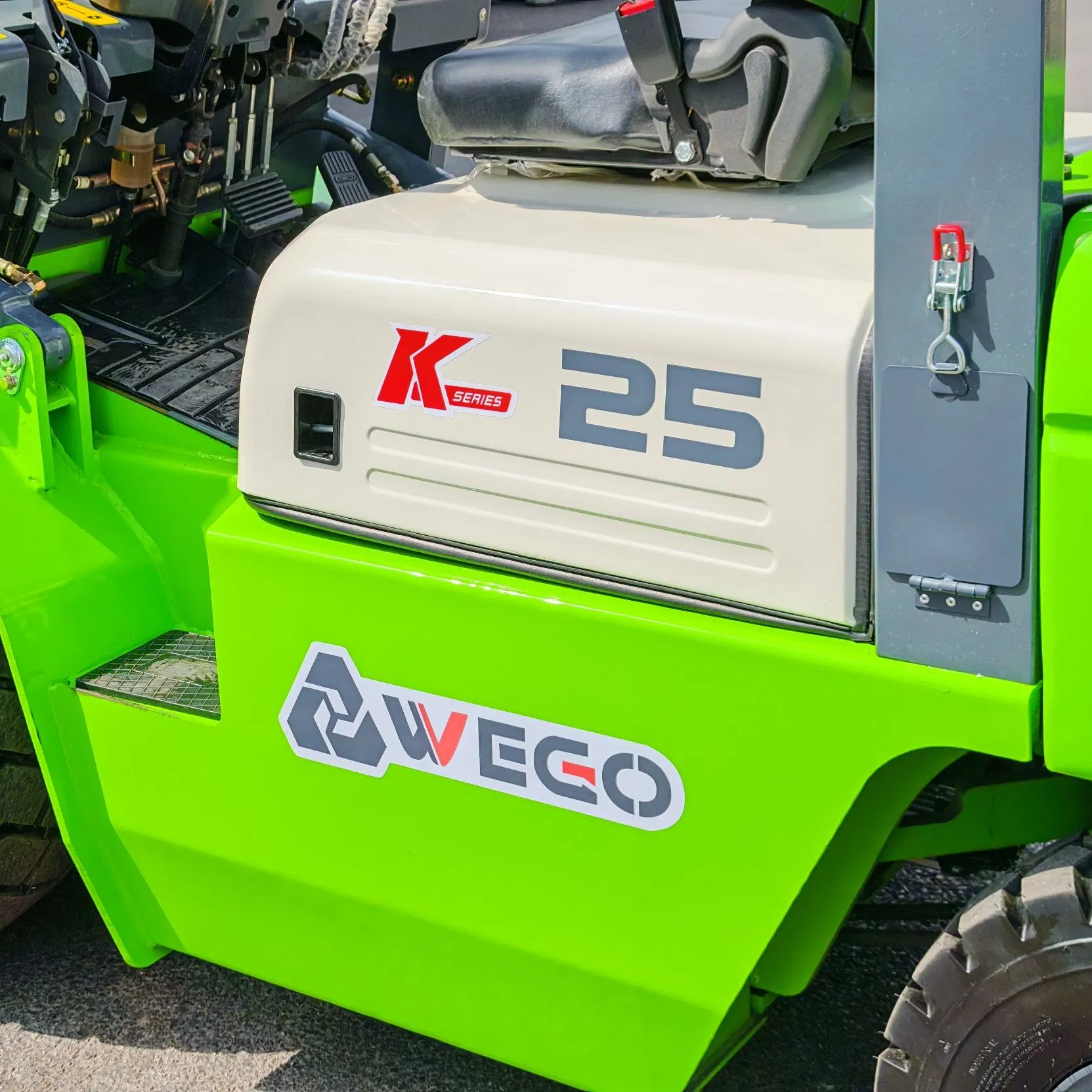 2.5-Ton Electric Counterbalance Forklift, Lithium Battery, Three-Wheel Design, Suitable for Warehouse Logistics.