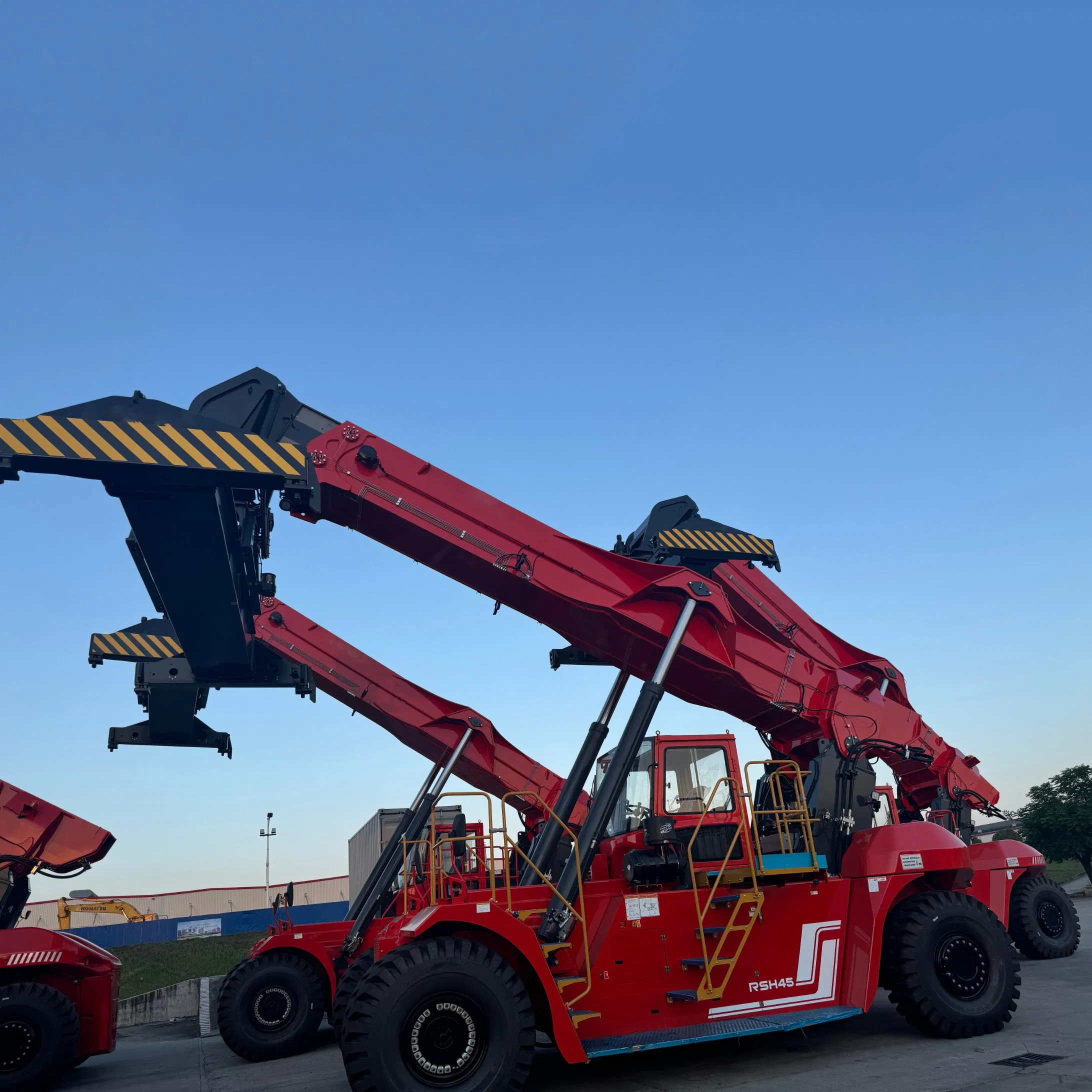 High Quality 45 Ton Reach Stacker Loaders for Ports Lifting Machine