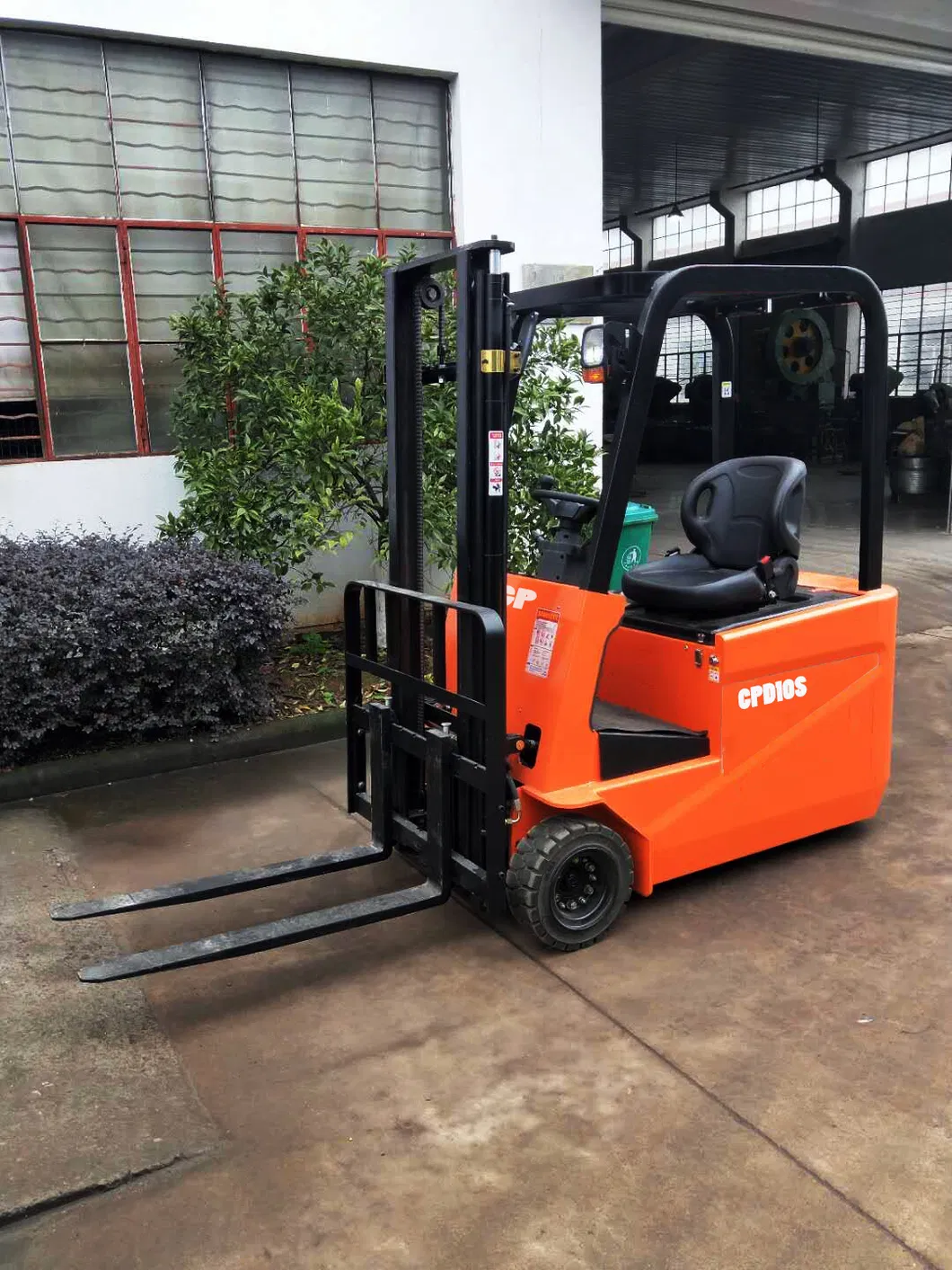 Electric Forklift 2