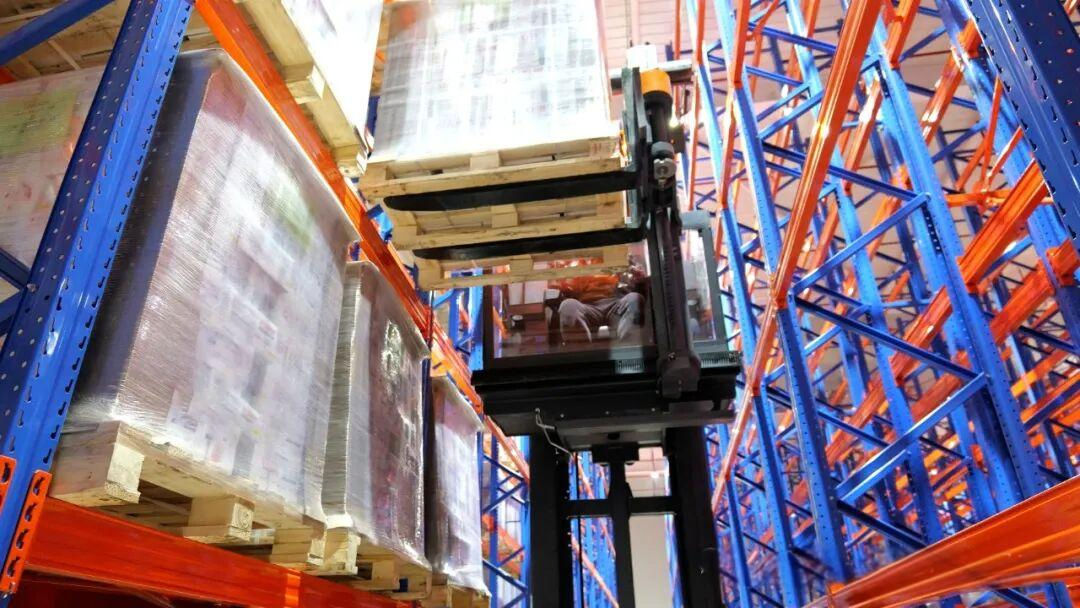 1.2 Ton 9m 10 Meter Vna Industrial Warehouse Narrow Aisle 3 Way 3 Side Shift Fingertip Control Sit Down Electric Reach Truck