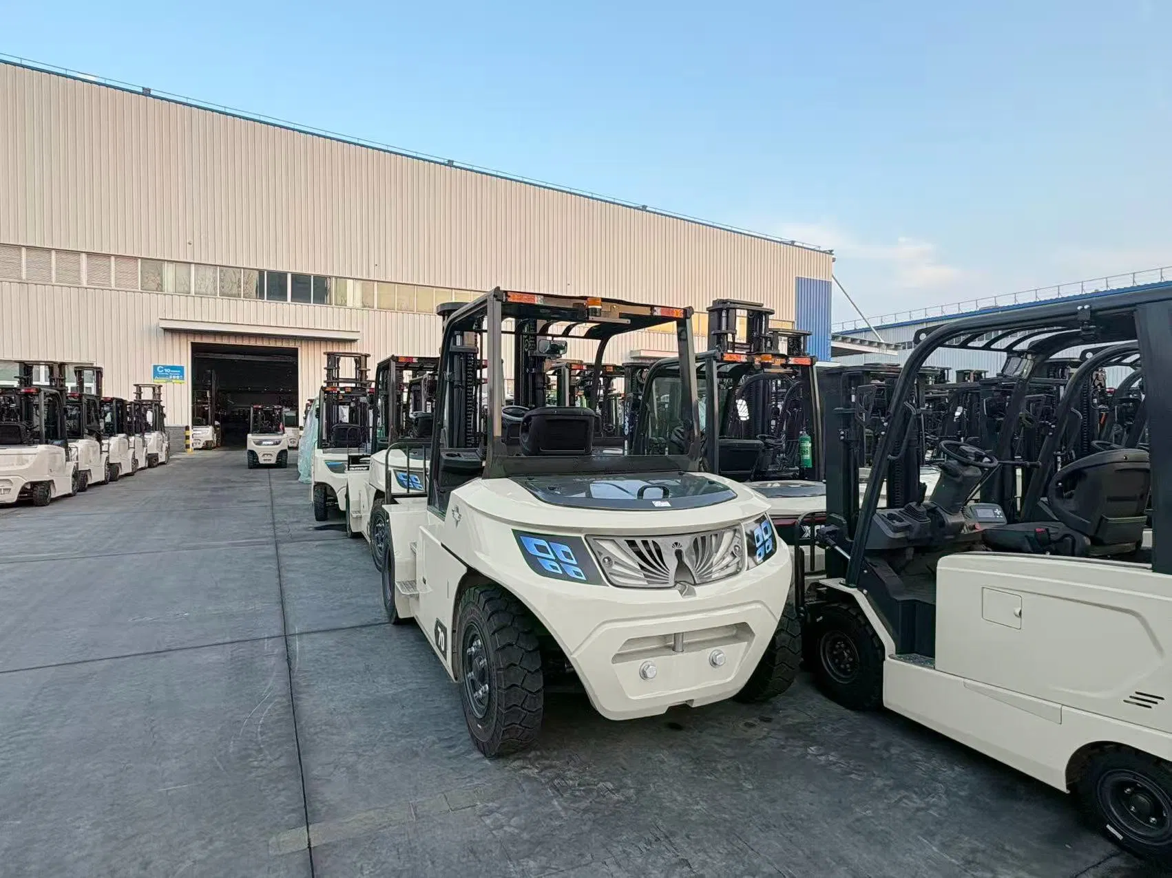 Heli Crown High Capacity Electric Telescopic Forklift Counterbalance Self Loading Forklift for Industrial Material Handling