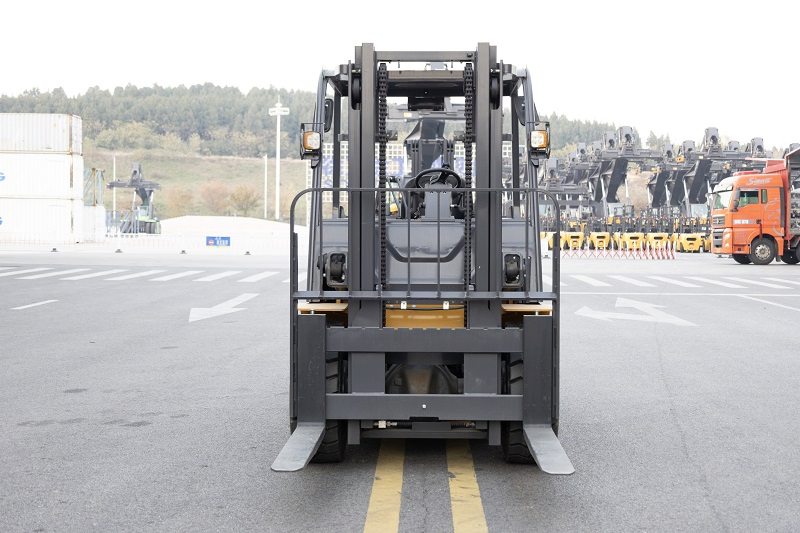 XCMG Manufacturer 5 Ton Diesel Forklift Multi-Directional Lift Machine Price